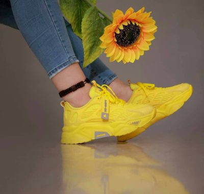 کفش کتونی دخترانه زرد رنگ